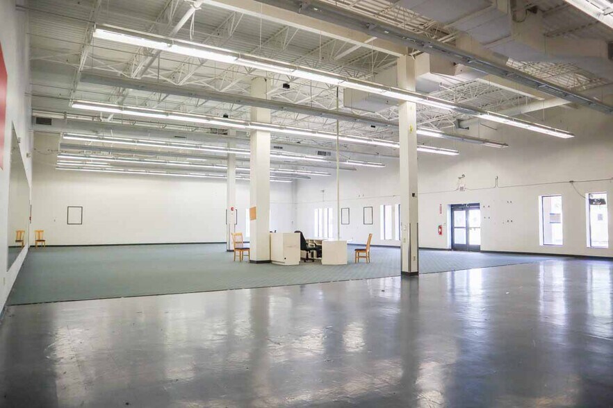 More Photos Of 8686 Florline Blvd, Baton Rouge Freestanding For Lease