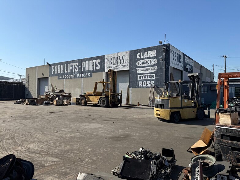 Primary Photo Of 1240-1250 W 17th St, Long Beach Service For Lease