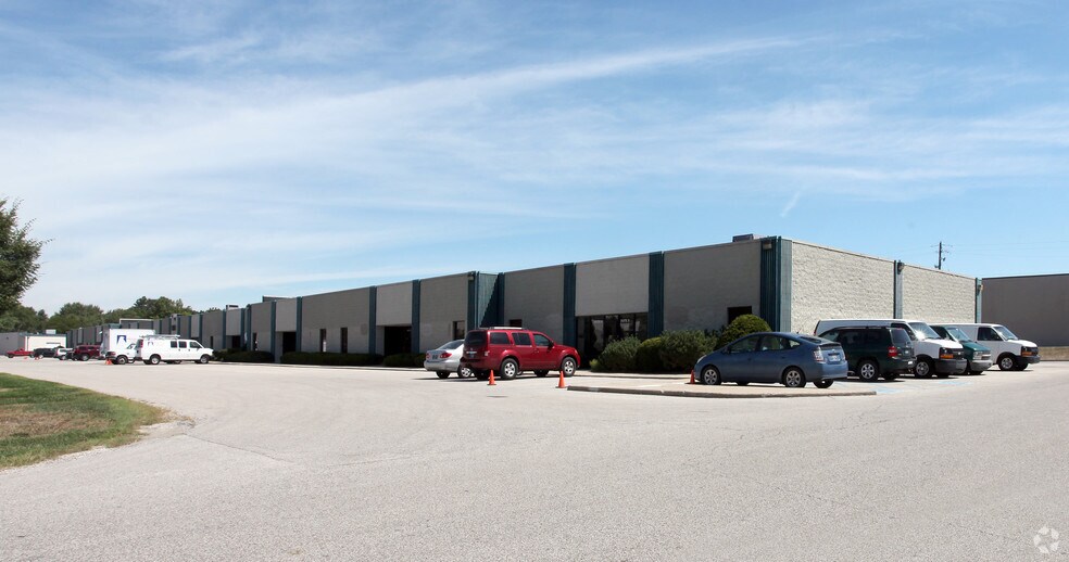 More Photos Of 1811 Executive Dr, Indianapolis Distribution For Lease