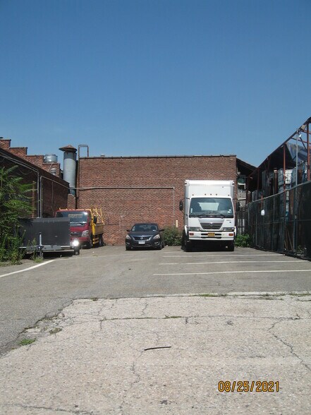 Primary Photo Of 77 Lombardy St, Brooklyn Land For Lease