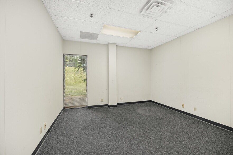 More Photos Of 4811 Easton Rd, Saint Joseph Industrial For Lease