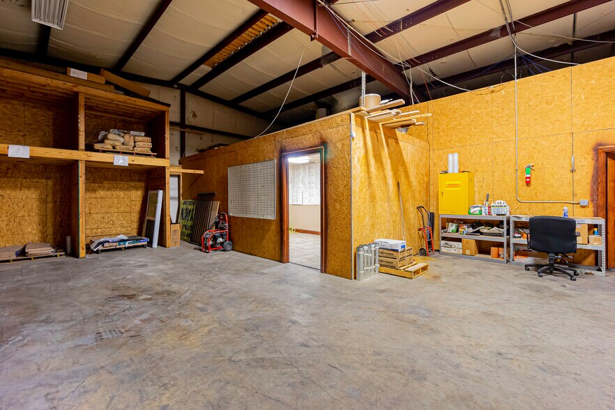 More Photos Of 1302 SW Lee Blvd, Lawton Storefront Retail Office For Lease