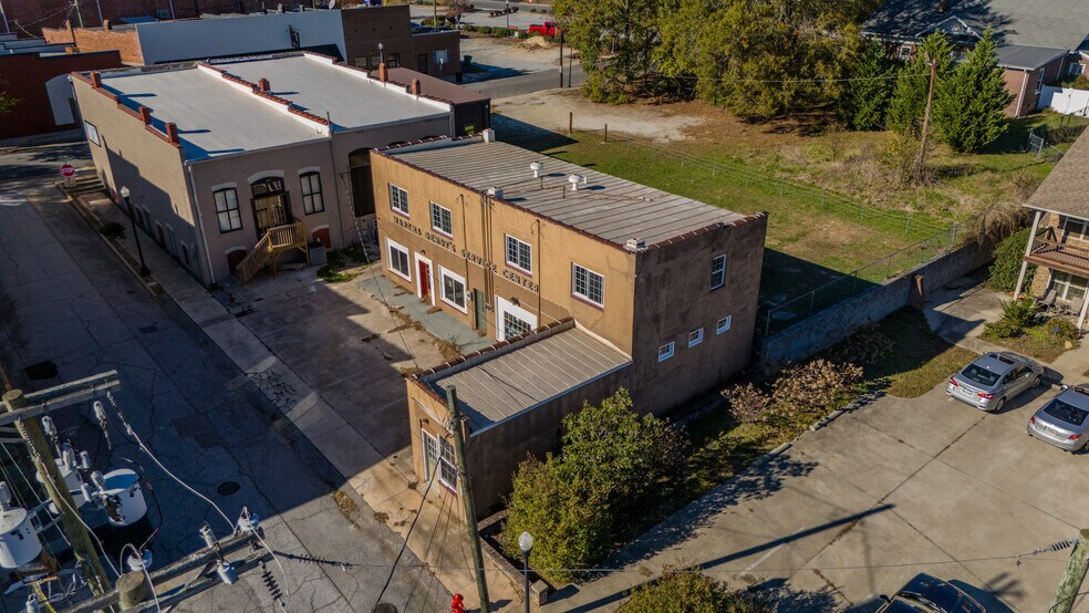 More Photos Of 105 Enterprise St, Clinton Storefront Retail Residential For Sale