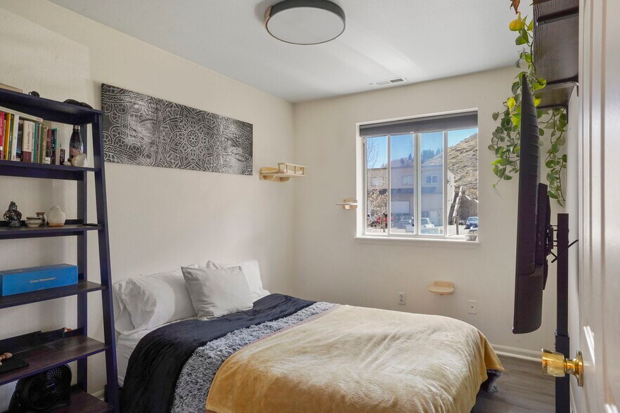 More Photos Of 359 Warren Ave, Silverthorne Apartments For Sale