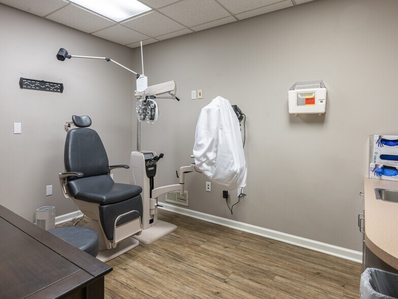 More Photos Of 1998 Hendersonville Rd, Asheville Medical For Sale