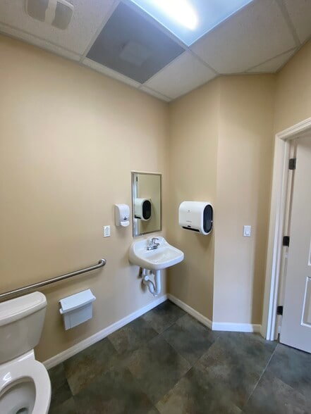 More Photos Of 1425 Hand Ave, Ormond Beach Medical For Lease