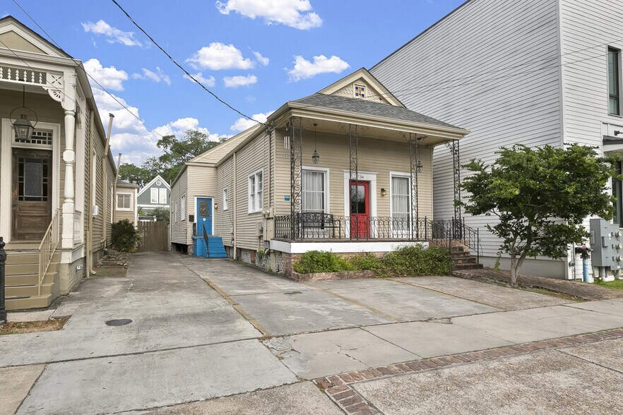 Primary Photo Of 734 Nashville Ave, New Orleans Freestanding For Lease