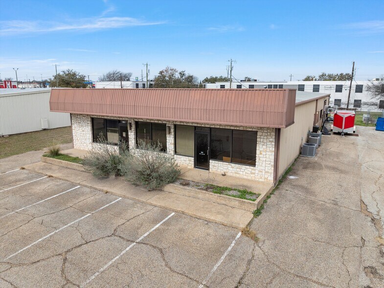 More Photos Of 110 Post Office Dr, Hewitt Warehouse For Sale