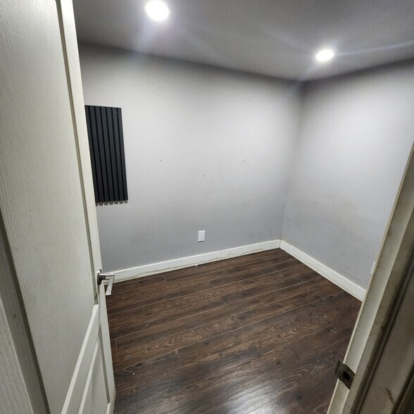 More Photos Of 1499 Main St E, Hamilton Storefront Retail Residential For Lease