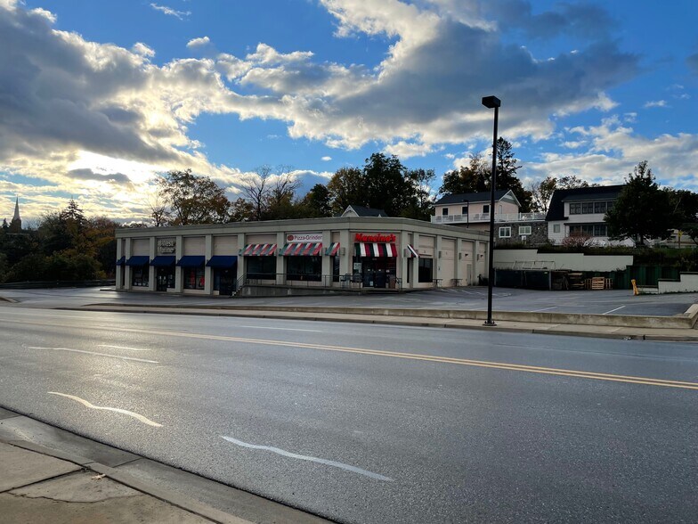 More Photos Of 105 W Mitchell St, Petoskey General Retail For Sale