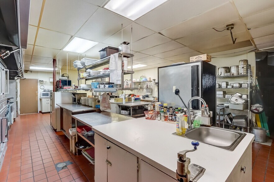 More Photos Of 711 W Racine St, Jefferson Restaurant For Sale