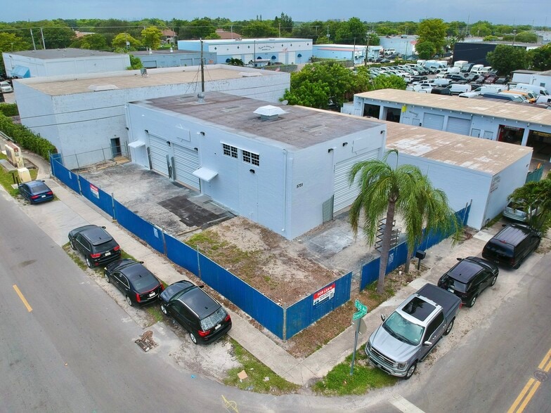 More Photos Of 5751 Dawson St, Hollywood Warehouse For Lease