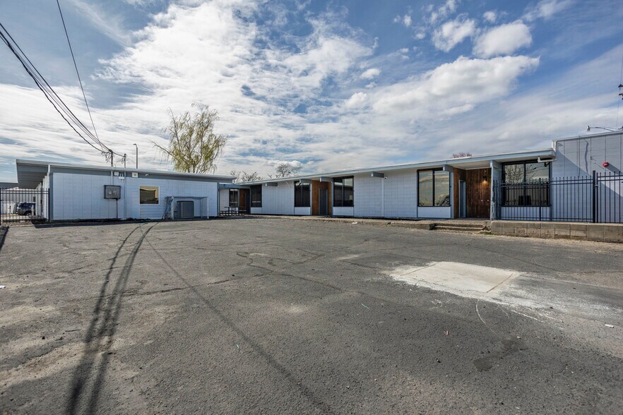 More Photos Of 611 W Columbia St, Pasco Office For Sale