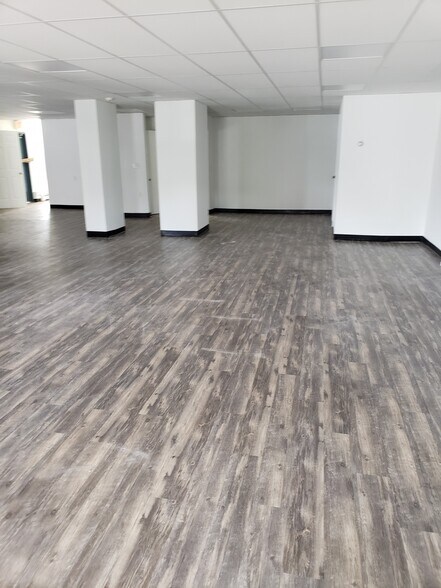 More Photos Of 326 S Main St, Manville Storefront Retail Residential For Lease