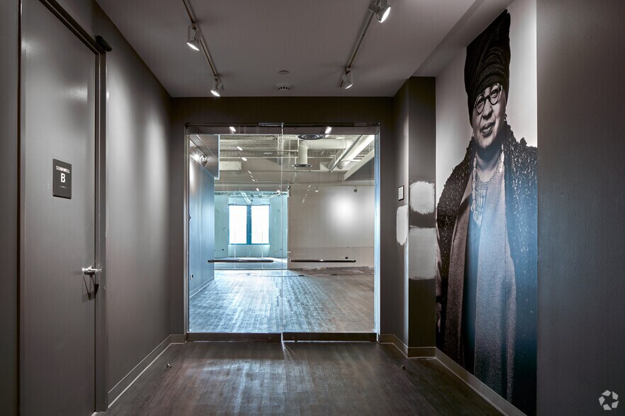 More Photos Of 150 W Jefferson Ave, Detroit Office For Lease