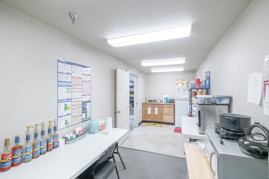 More Photos Of 2175 S Main Rd, Lebanon General Retail For Sale