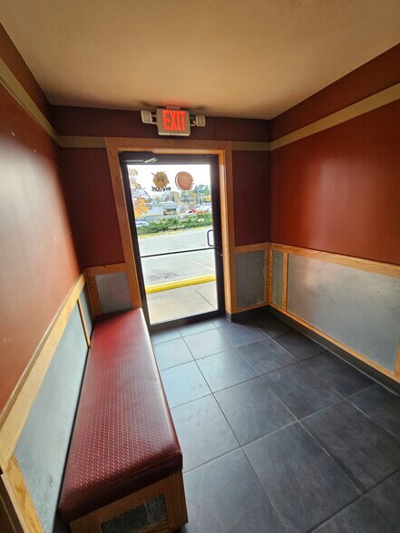 More Photos Of W156N8420 Pilgrim Rd, Menomonee Falls Fast Food For Sale