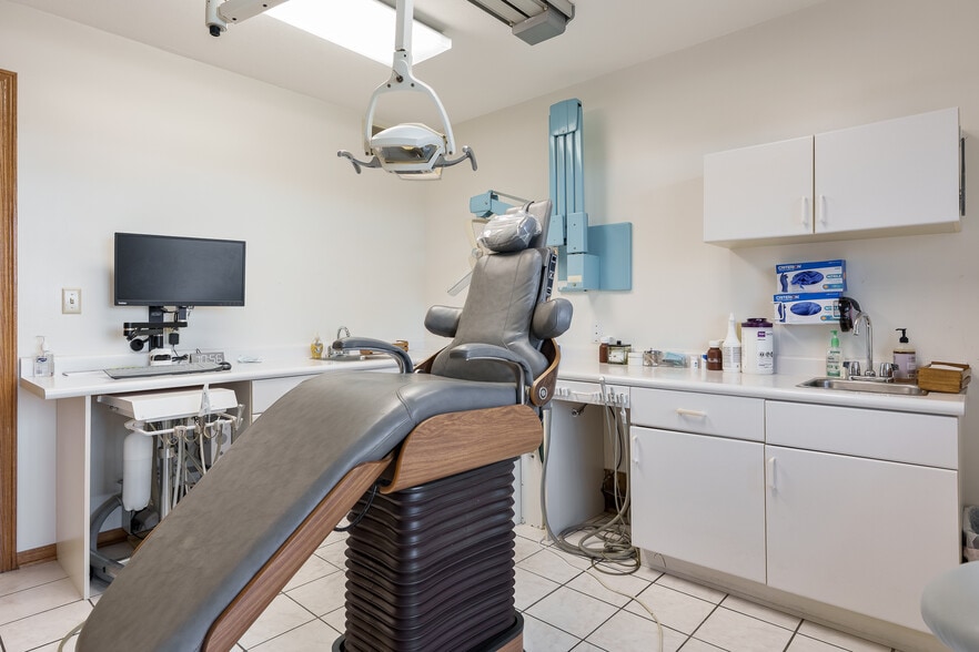 More Photos Of 7550 Rote Rd, Rockford Medical For Sale