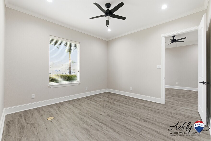 More Photos Of 11601 Spring Cypress Rd, Tomball Medical For Sale