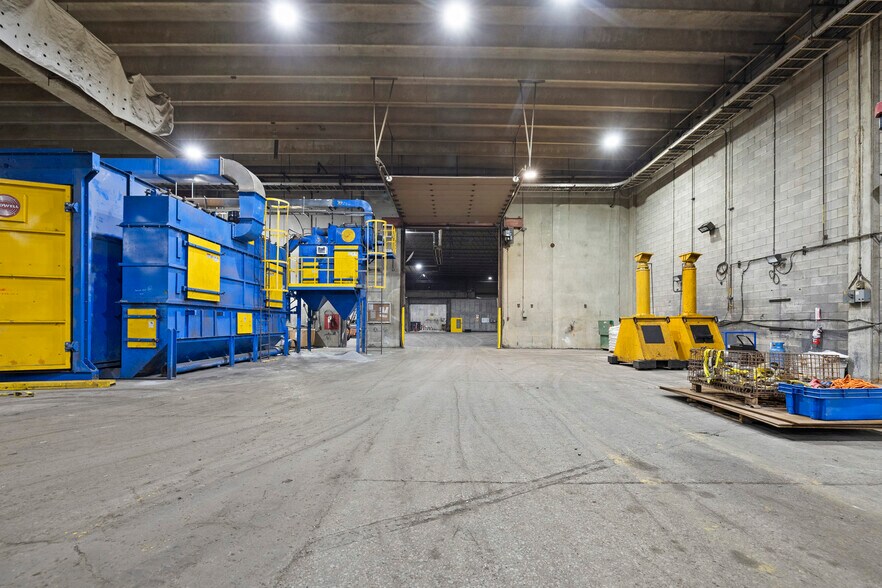 More Photos Of 805 Boul Alphonse-Deshaies, Bécancour Industrial For Sale