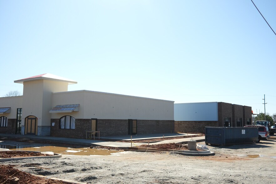 More Photos Of 32 Magnolia Cove Dr, Simpsonville Storefront Retail Office For Lease