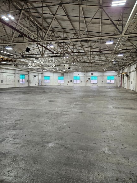 More Photos Of 121 1st Ave, Hamilton Warehouse For Lease