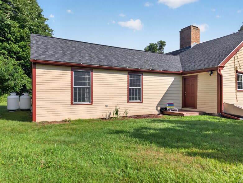 More Photos Of 1721 Saybrook Rd, Haddam Veterinarian Kennel For Sale