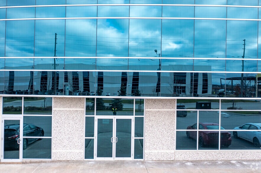 More Photos Of 7933 Huntington Rd, Vaughan Warehouse For Lease