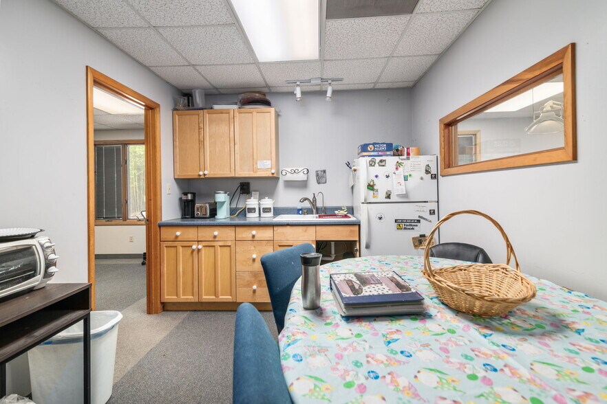 More Photos Of 3431 Waterlick Rd, Lynchburg Veterinarian Kennel For Sale