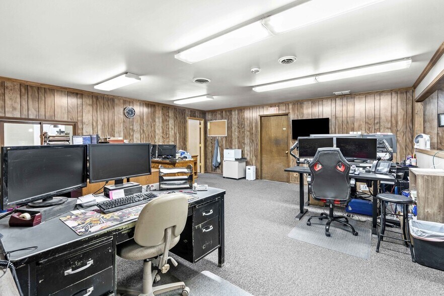 More Photos Of 311 E Corning Rd, Beecher Warehouse For Sale