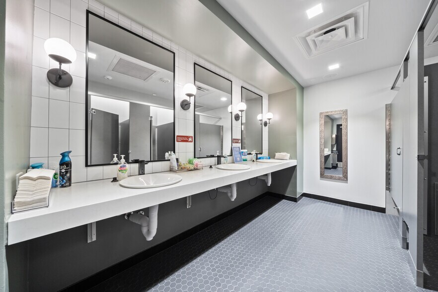 More Photos Of 7620 Guadalupe St, Austin Office For Lease