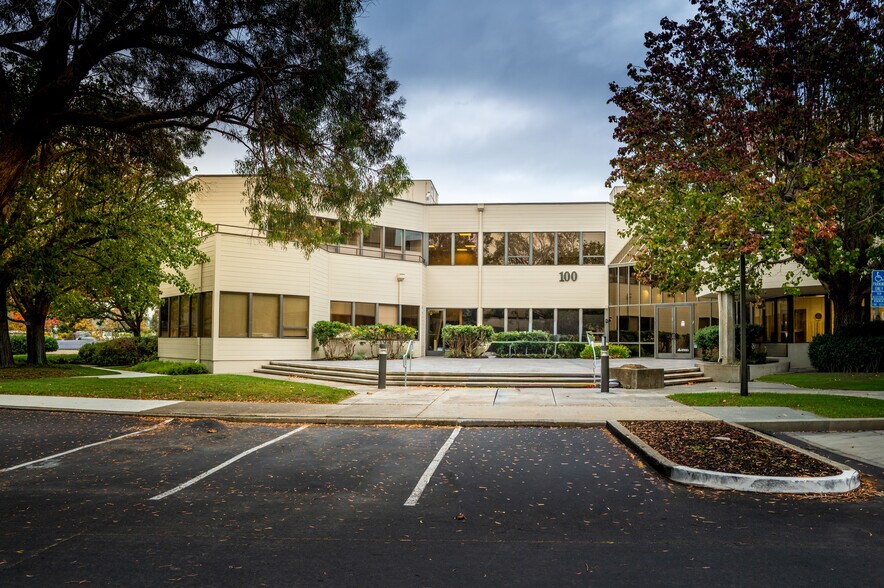 More Photos Of 100 Tamal Vista Blvd, Corte Madera Medical For Lease