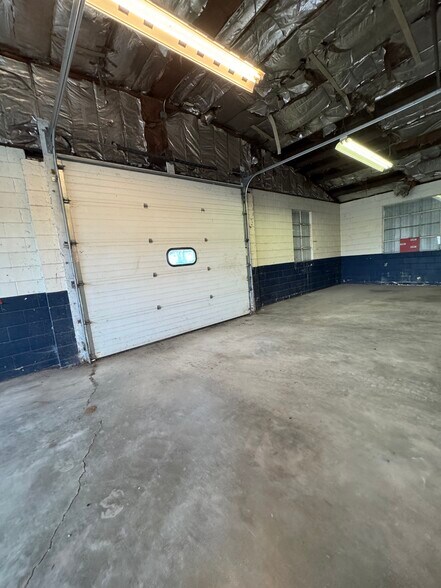 More Photos Of 717 N 2nd St, Vincennes Warehouse For Lease