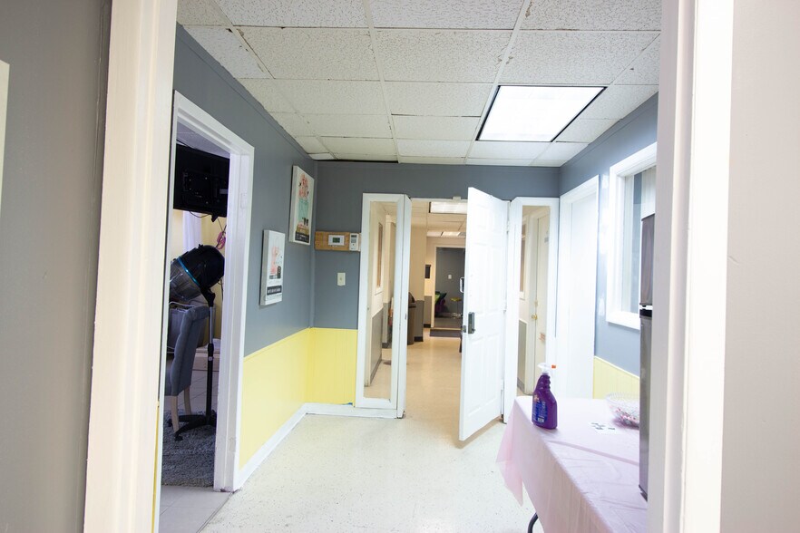 More Photos Of 23750 Gratiot Ave, Eastpointe Office Residential For Sale