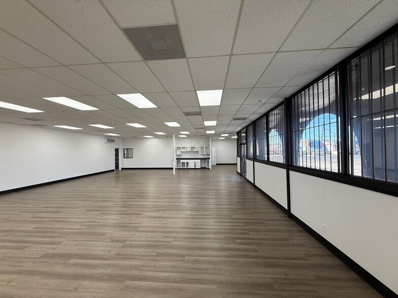 More Photos Of 3911 Woodbury Dr, Austin Warehouse For Lease