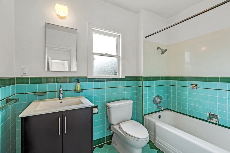 More Photos Of 476 42nd St, Oakland Apartments For Sale