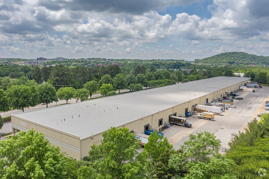 More Photos Of 305 Seaboard Ln, Franklin Warehouse For Lease