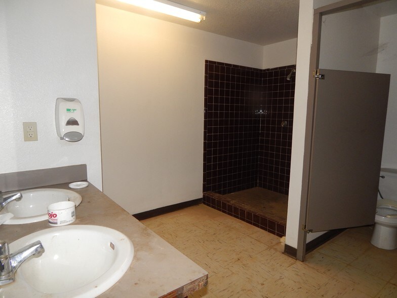 More Photos Of 682 FM 2021, Lufkin Warehouse For Sale