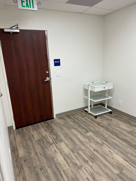 More Photos Of 1501 Superior Ave, Newport Beach Medical For Lease