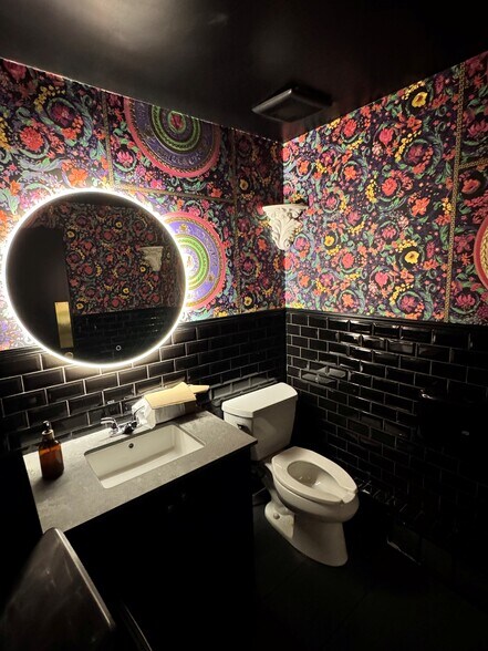 More Photos Of 382-388 W Broadway, Vancouver Storefront For Lease