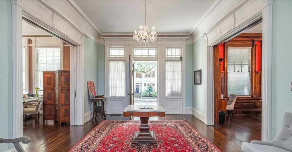 More Photos Of 18 E 34th St, Savannah Office Residential For Lease