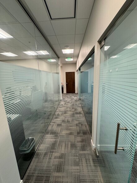 More Photos Of 999 Vanderbilt Beach Rd, Naples Office For Lease