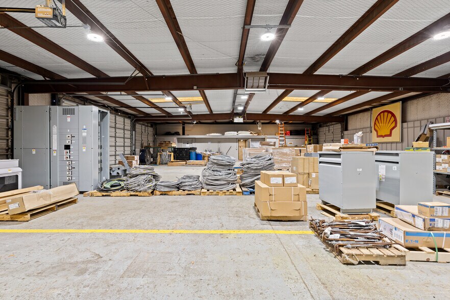 More Photos Of 3698 E Marshall Ave, Longview Warehouse For Lease