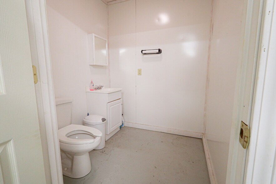 More Photos Of 4307 Highway 270 E, Mount Ida Flex For Sale