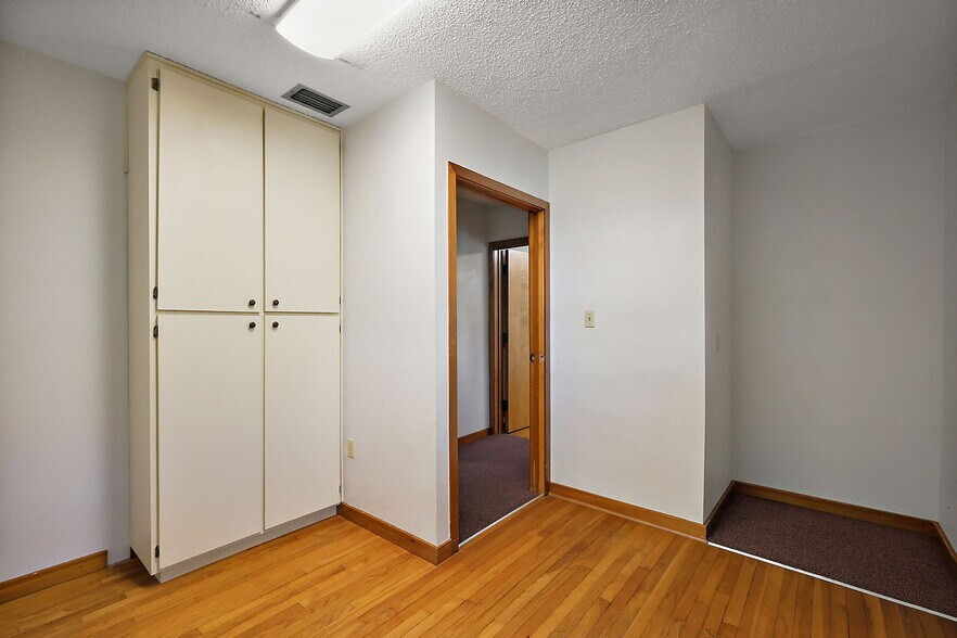 More Photos Of 708 Lee St, Leesburg Office For Sale