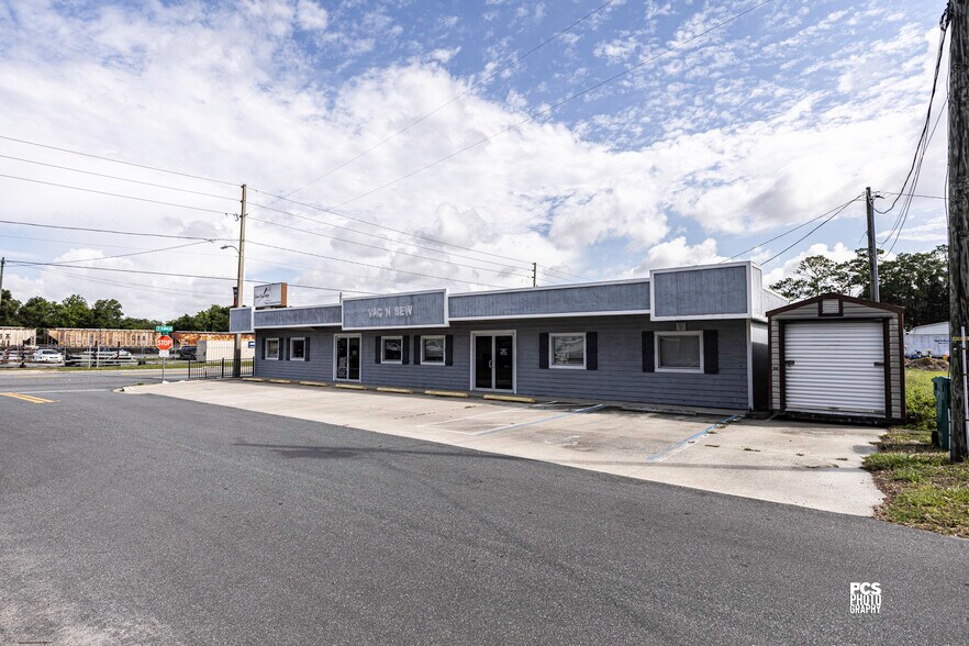 More Photos Of 700 N Main St, Wildwood Freestanding For Sale