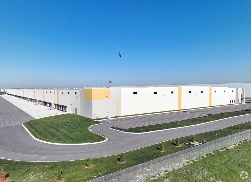 More Photos Of 5625 Enterprise Dr, McCordsville Industrial For Lease