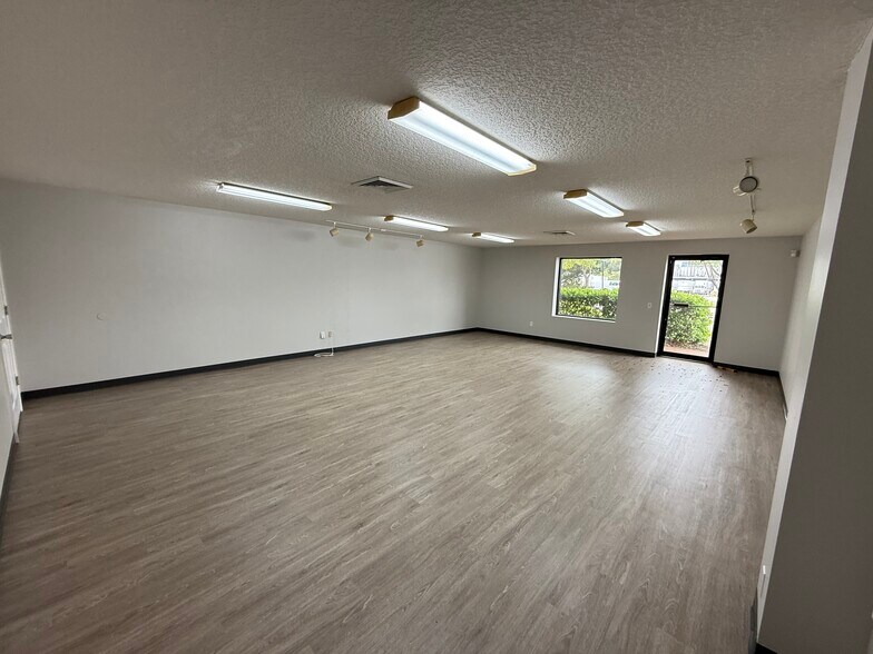 More Photos Of 850500 Us-17, Yulee Auto Repair For Lease