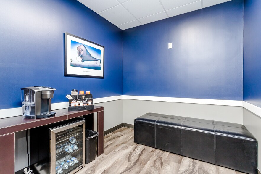 More Photos Of 5477 Glen Lakes Dr, Dallas Medical For Lease