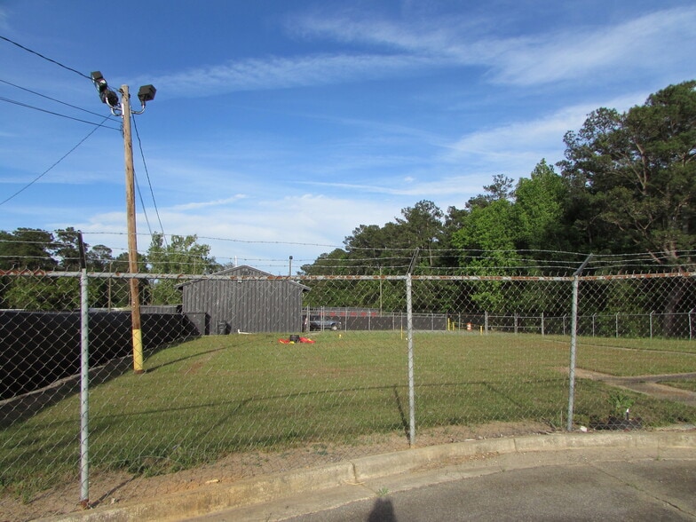 More Photos Of 5550 Hawkinsville Rd, Macon-Bibb Self Storage For Sale